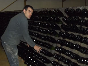 Tour 4 - Frederic Raspail turning his Clairette by hand
